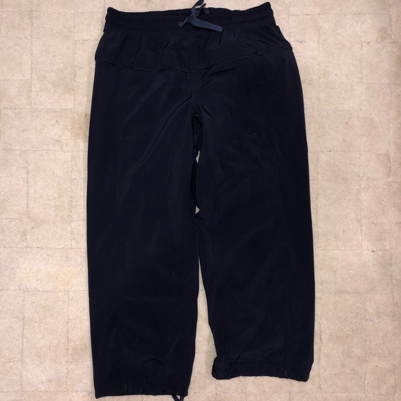 Lulu Lemon cropped (Capri) pant - Picture 1 of 2
